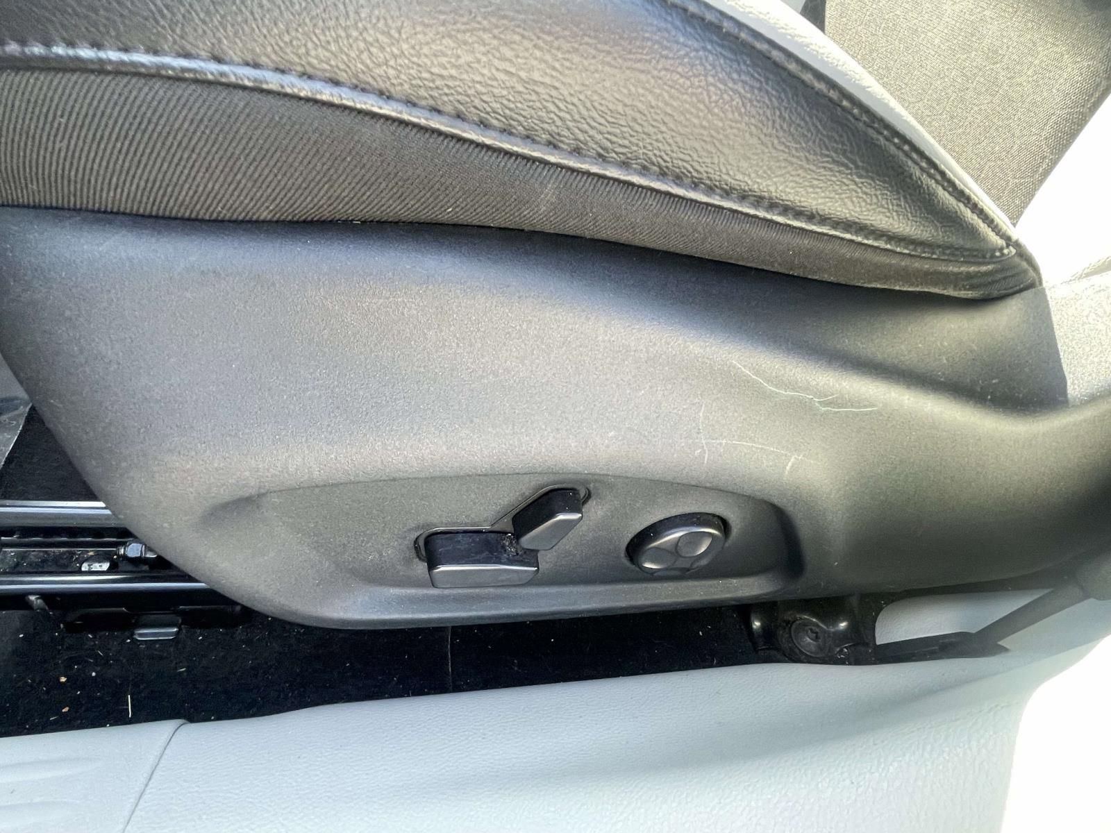 Used 2018 Jeep Compass Latitude w/ Popular Equipment Group image 15