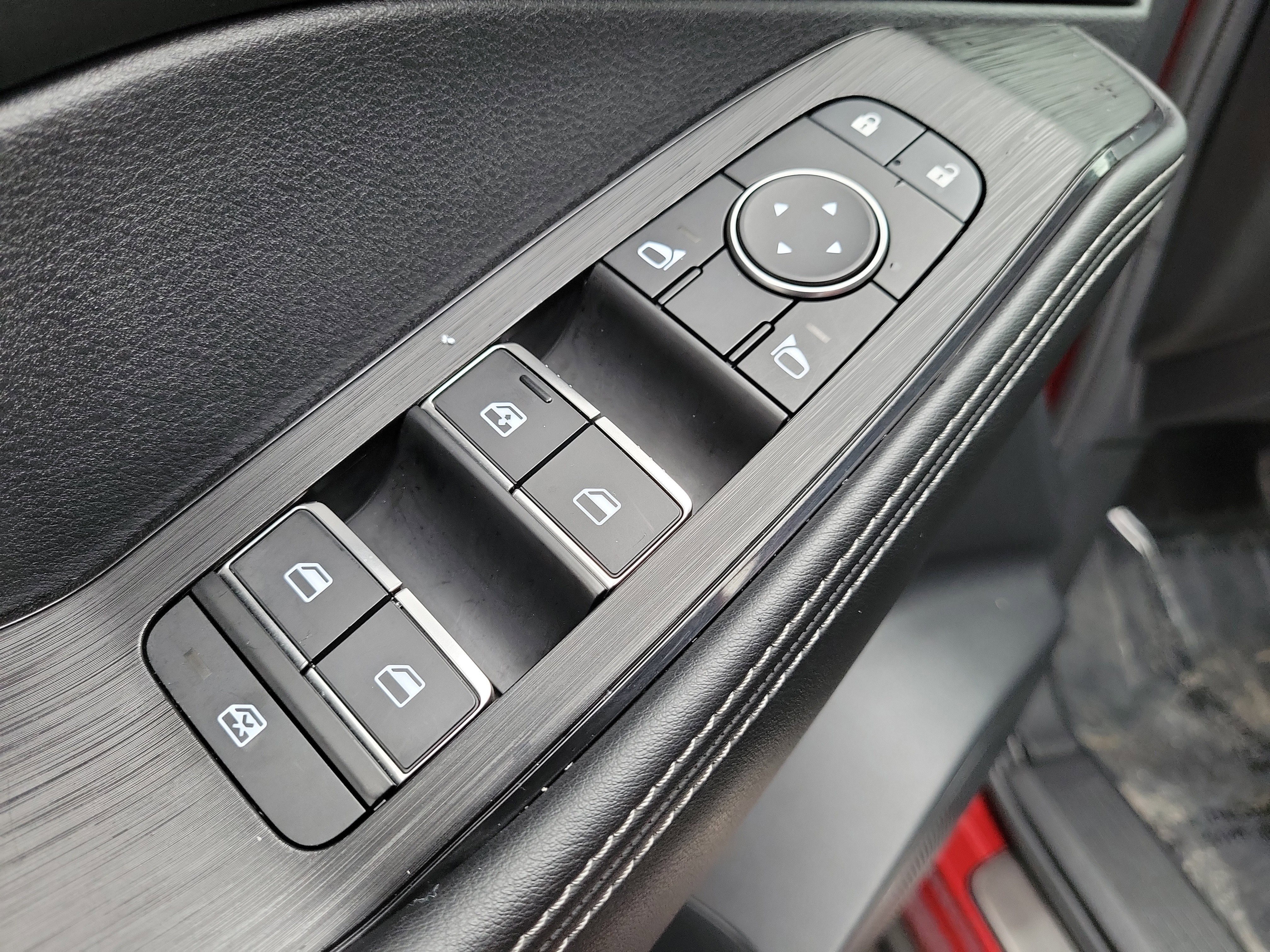 Used 2023 Nissan Rogue Platinum w/ Platinum Premium Package image 16