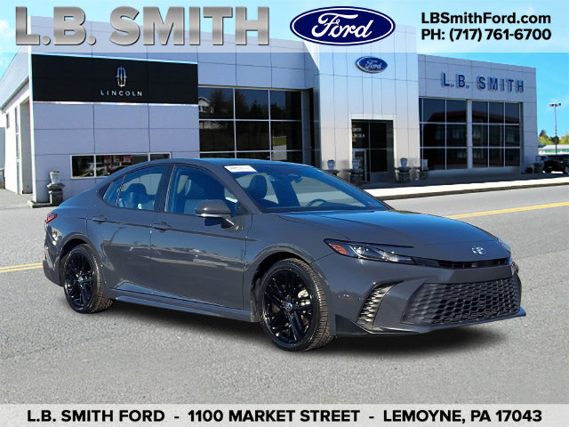Used 2025 Toyota Camry SE w/ Convenience Package FWD image 1