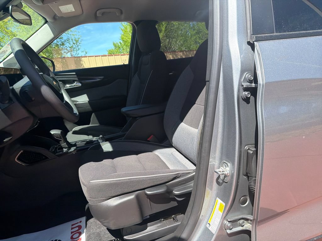 Used 2025 Chevrolet TrailBlazer LT AWD/4WD image 12