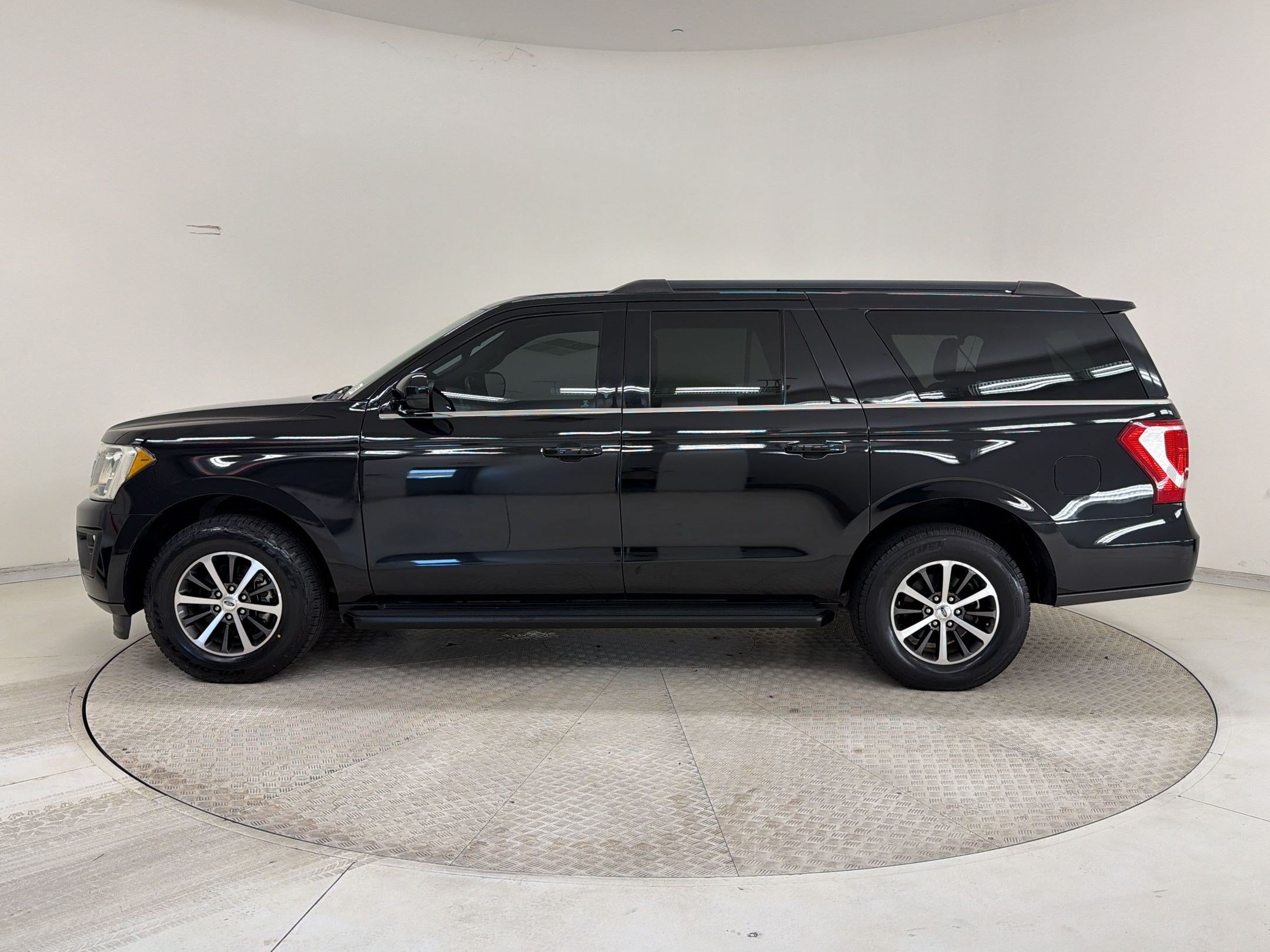 Certified 2019 Ford Expedition Max XLT RWD image 2