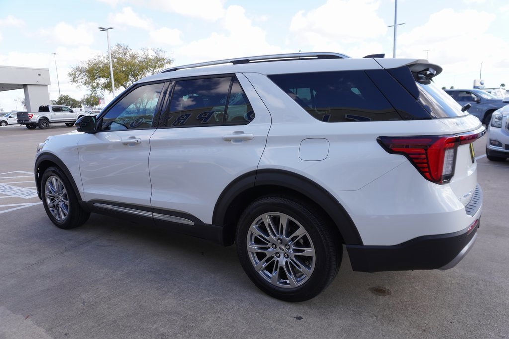 Certified 2025 Ford Explorer Platinum image 2