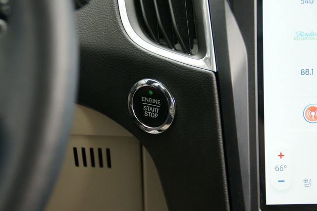 Certified 2022 Ford Edge Titanium w/ Class II Trailer Tow Package image 22