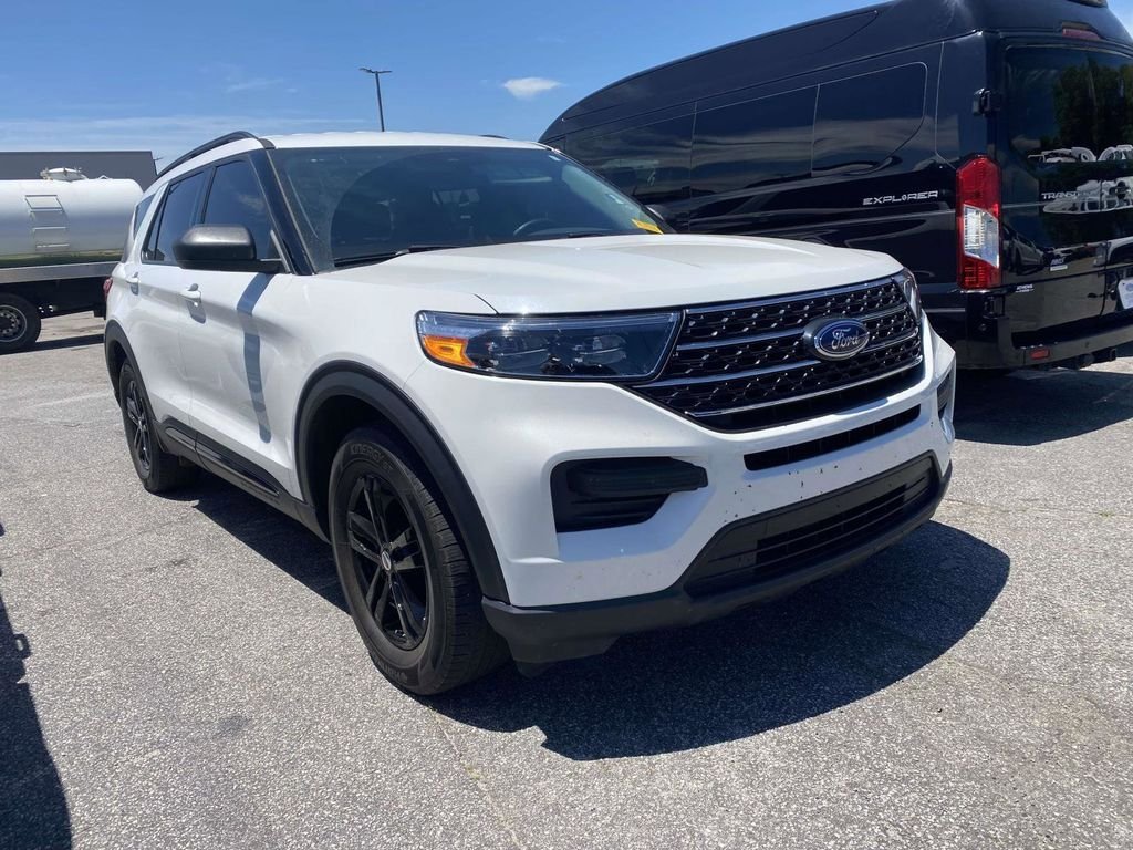 Certified 2024 Ford Explorer XLT RWD image 1