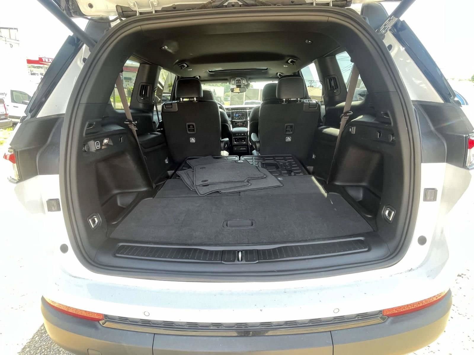 Used 2023 Jeep Grand Cherokee L Laredo AWD/4WD image 6