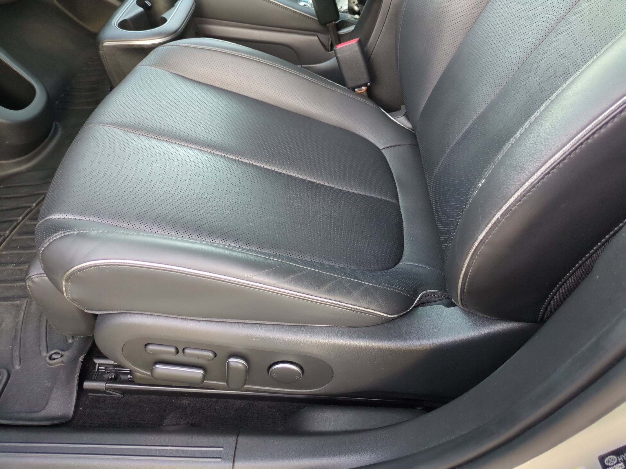 Used 2023 Hyundai Ioniq 5 Limited w/ Cargo Package AWD/4WD image 17