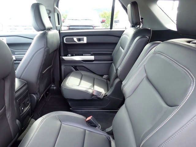 Certified 2022 Ford Explorer XLT w/ Equipment Group 202A image 19