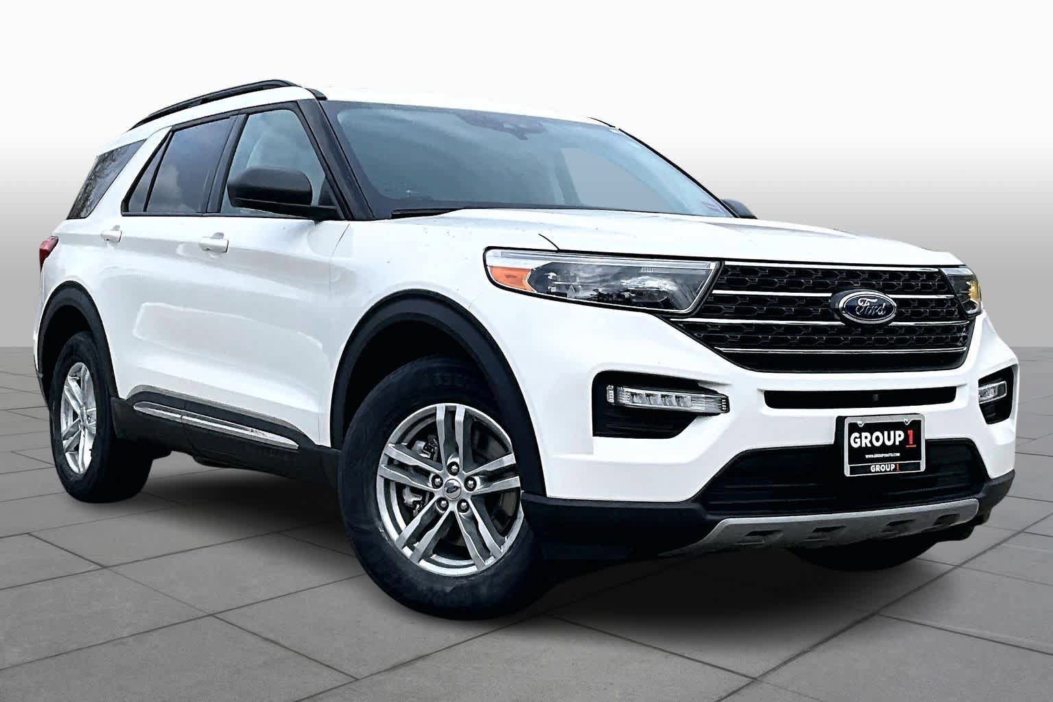 Certified 2023 Ford Explorer XLT w/ Equipment Group 202A AWD/4WD image 3