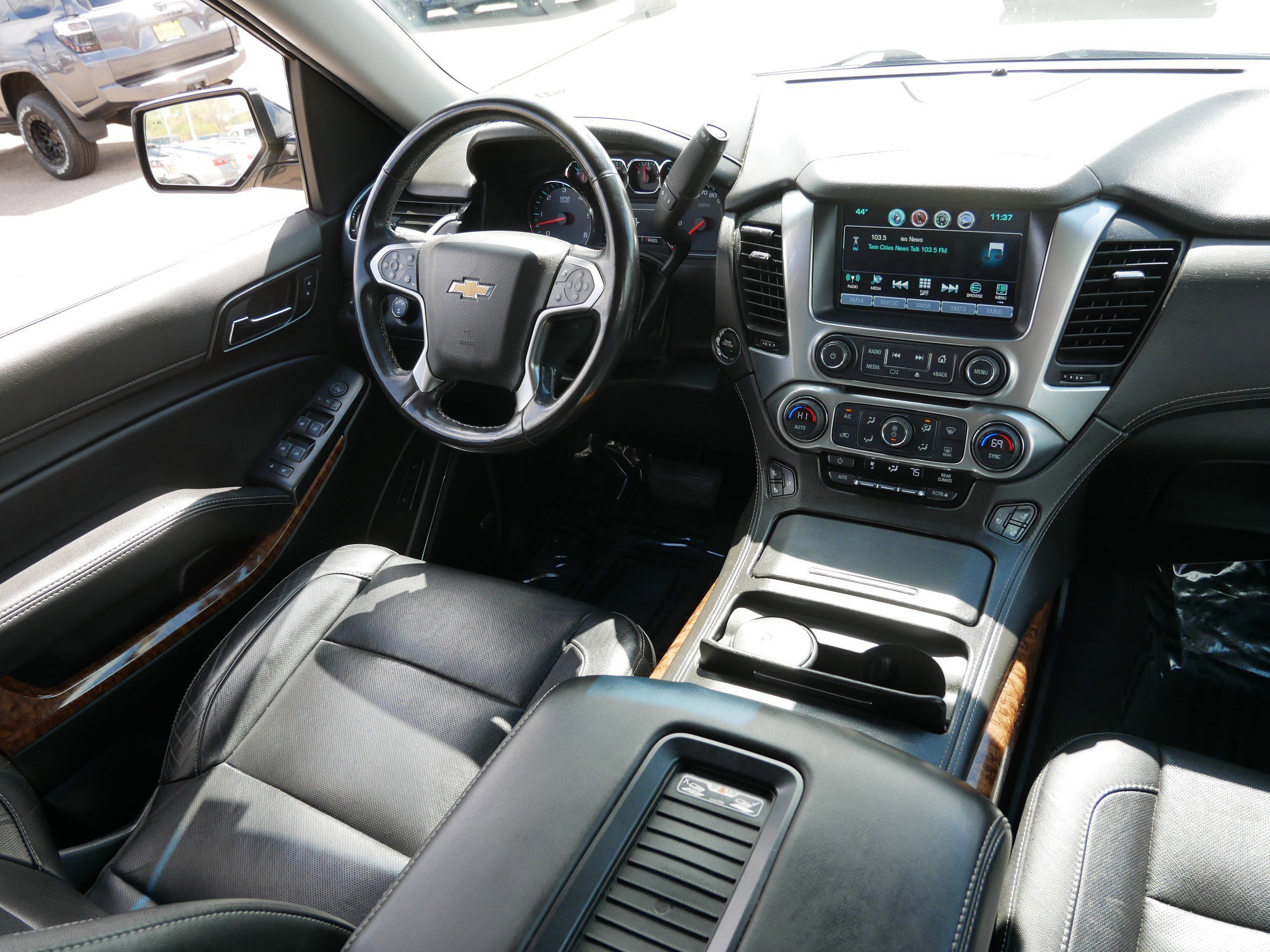 Used 2020 Chevrolet Suburban Premier AWD/4WD image 9