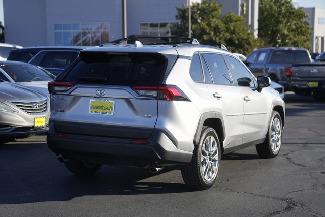 Used 2020 Toyota RAV4 XLE Premium image 6