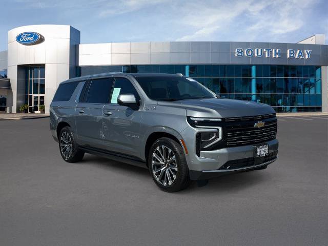 Used 2025 Chevrolet Suburban High Country AWD/4WD image 7