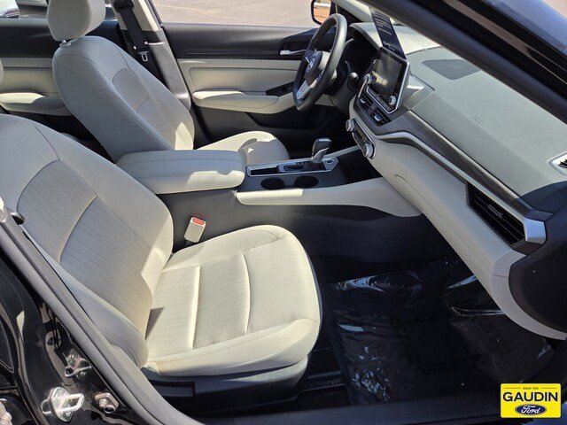 Used 2025 Nissan Altima 2.5 SV FWD image 16