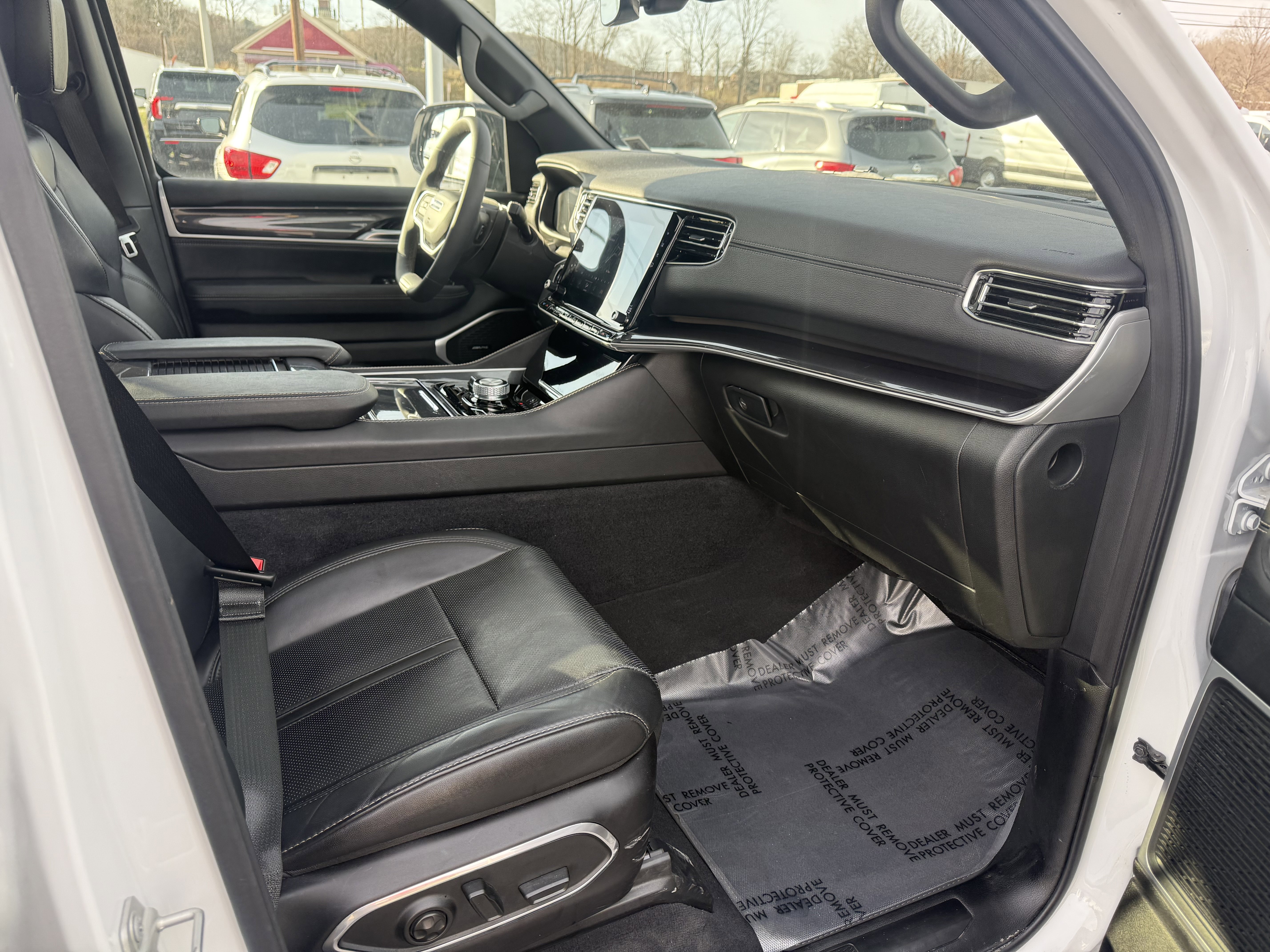 Used 2024 Jeep Wagoneer 4WD w/ Premium Group I image 13