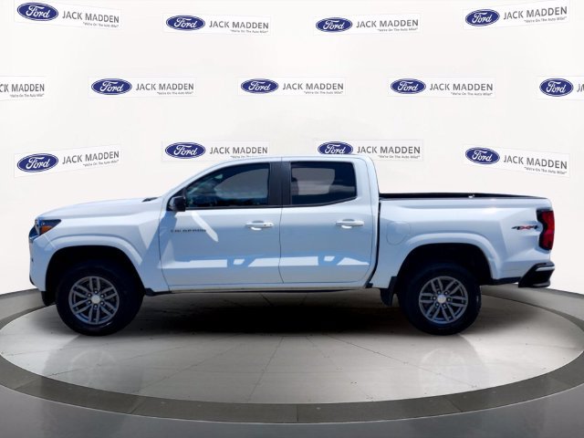 Used 2023 Chevrolet Colorado LT w/ LT Convenience Package II AWD/4WD image 2