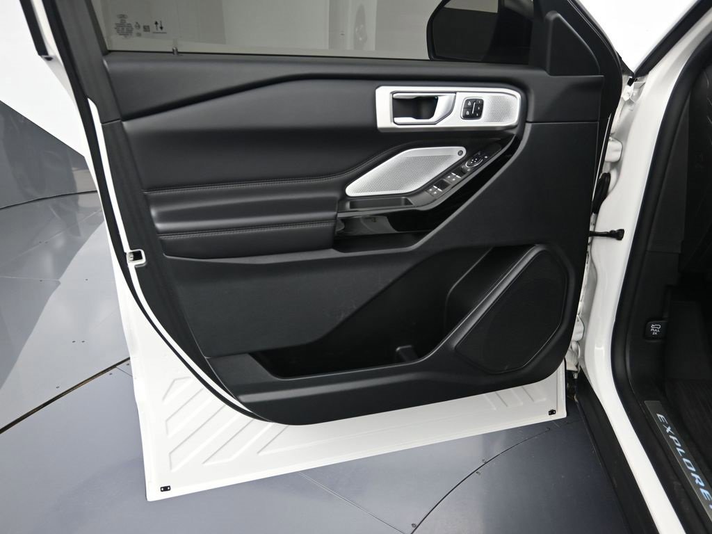 Certified 2023 Ford Explorer Platinum w/ Technology Package image 26