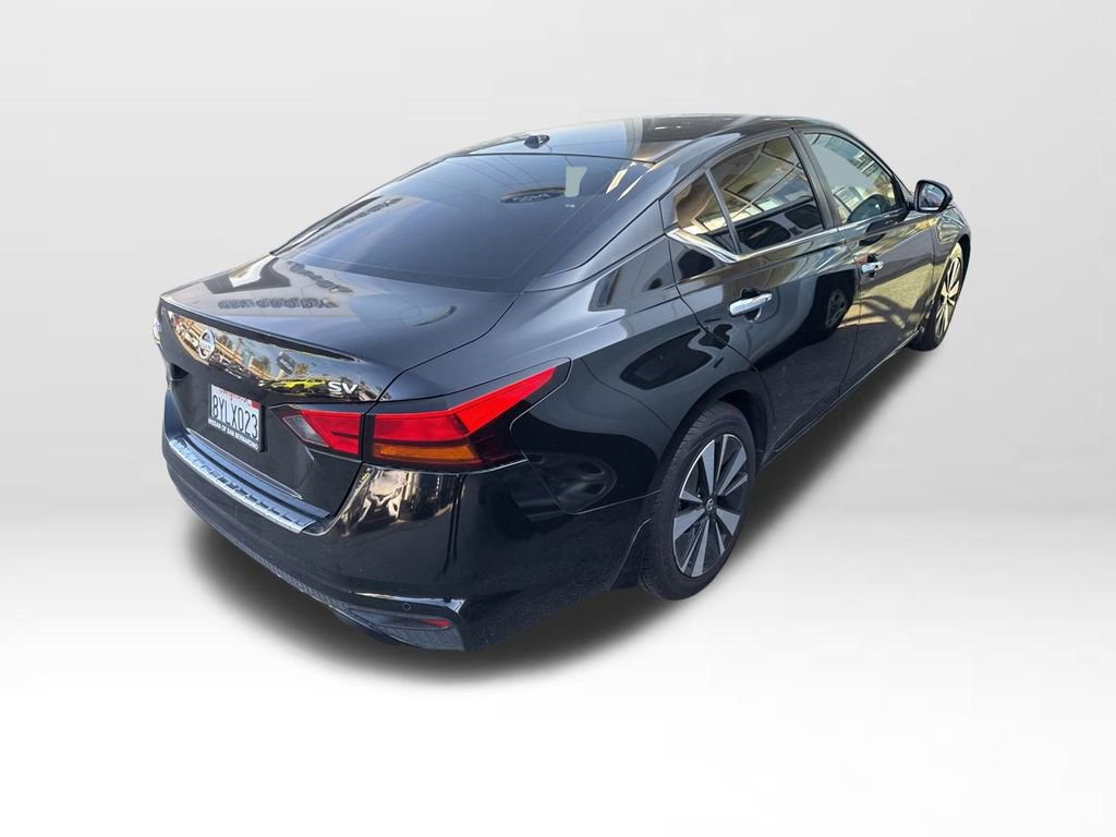 Used 2021 Nissan Altima 2.5 SV w/ SV Premium Package image 3