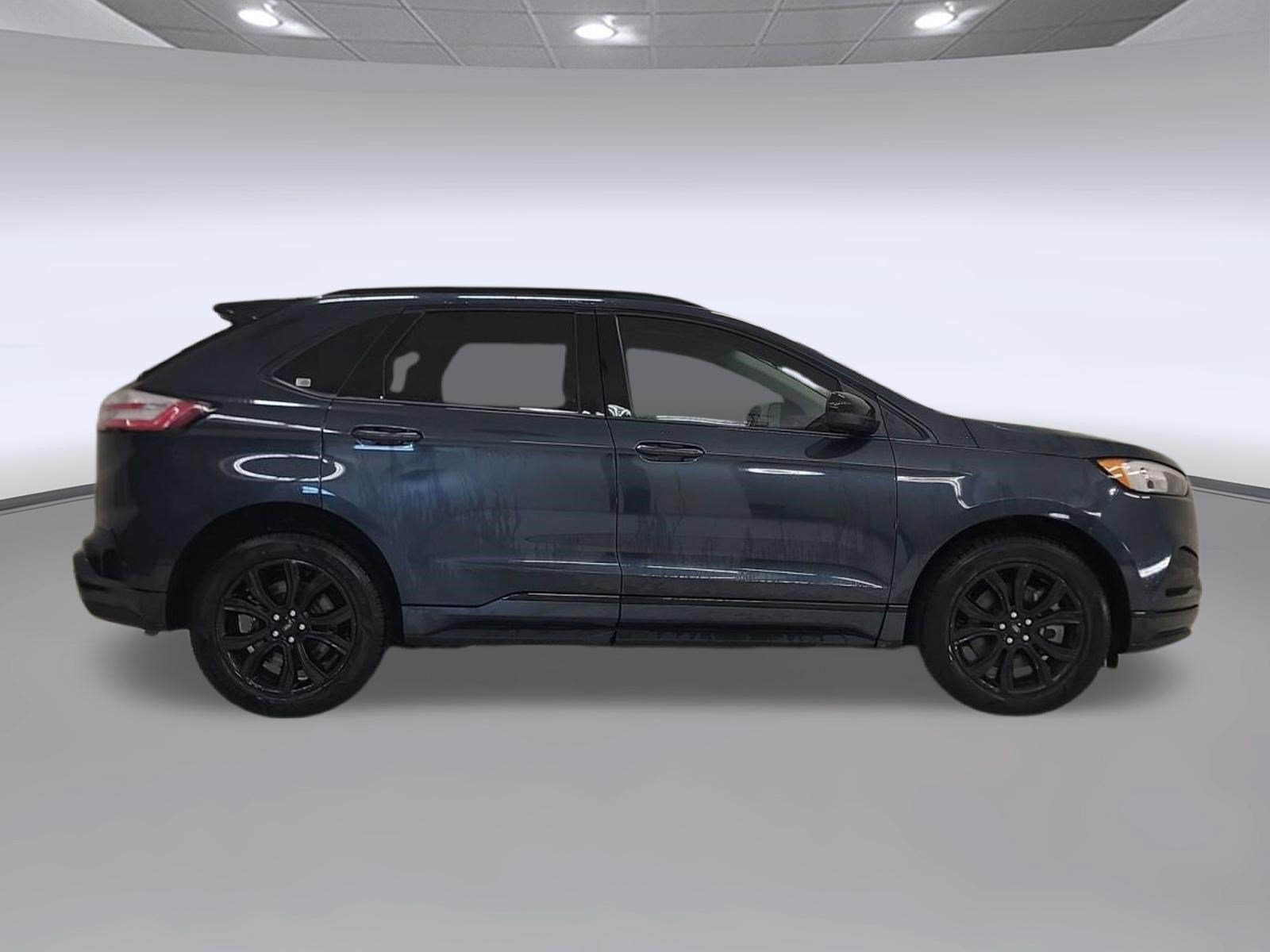 Certified 2022 Ford Edge SE w/ Black Appearance Package AWD/4WD image 6