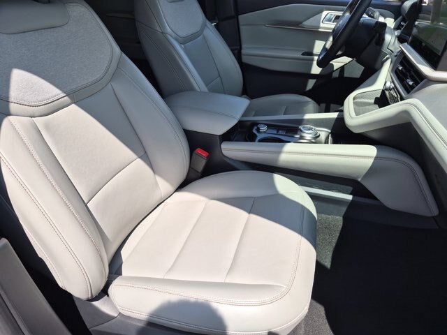 Certified 2025 Ford Explorer Active w/ Active Comfort Package AWD/4WD image 36