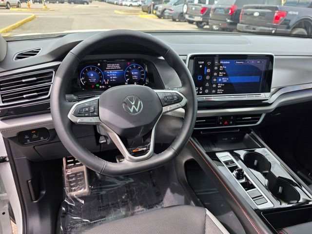 Used 2025 Volkswagen Atlas Peak Edition SE AWD/4WD image 21