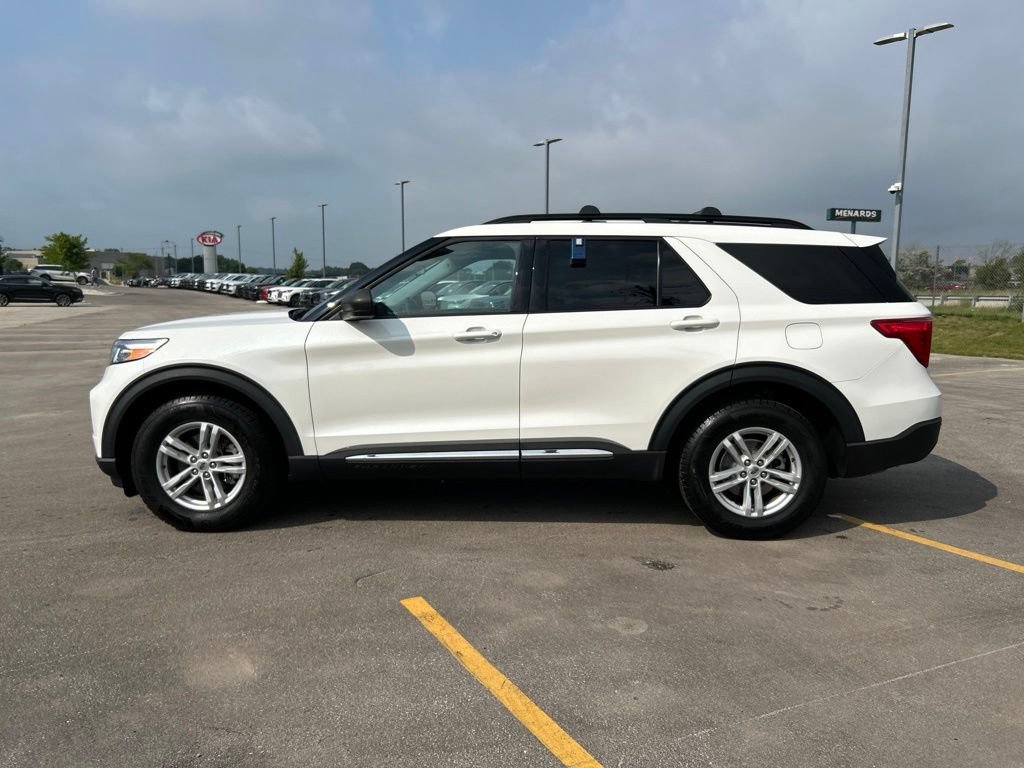 Certified 2023 Ford Explorer XLT w/ Equipment Group 202A AWD/4WD image 10