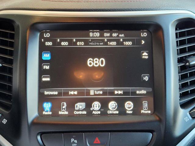 Used 2018 Jeep Cherokee Trailhawk w/ Comfort/Convenience Group AWD/4WD image 26