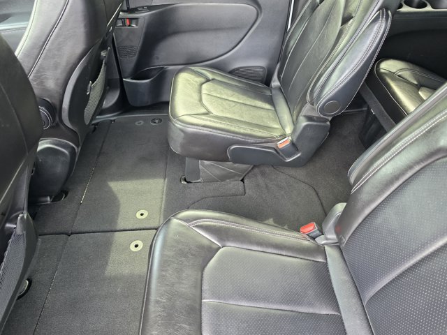 Used 2025 Chrysler Pacifica Select FWD image 13