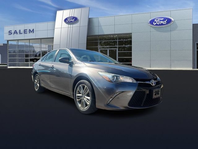 Used 2017 Toyota Camry SE w/ Moonroof Package FWD image 1