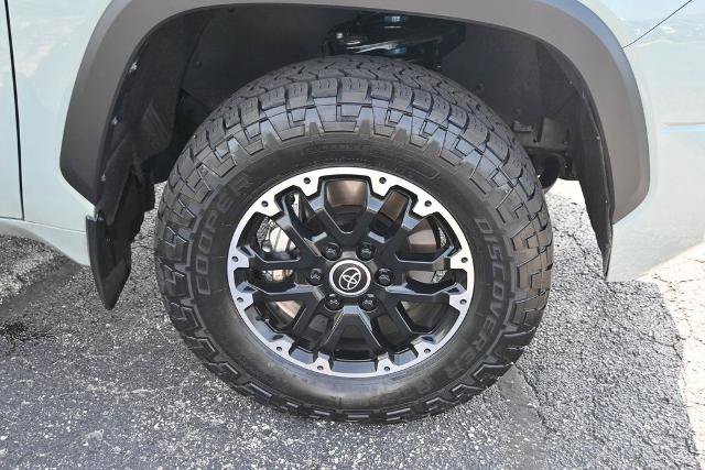 Used 2022 Toyota Tundra SR5 w/ TRD Off-Road Package AWD/4WD image 17