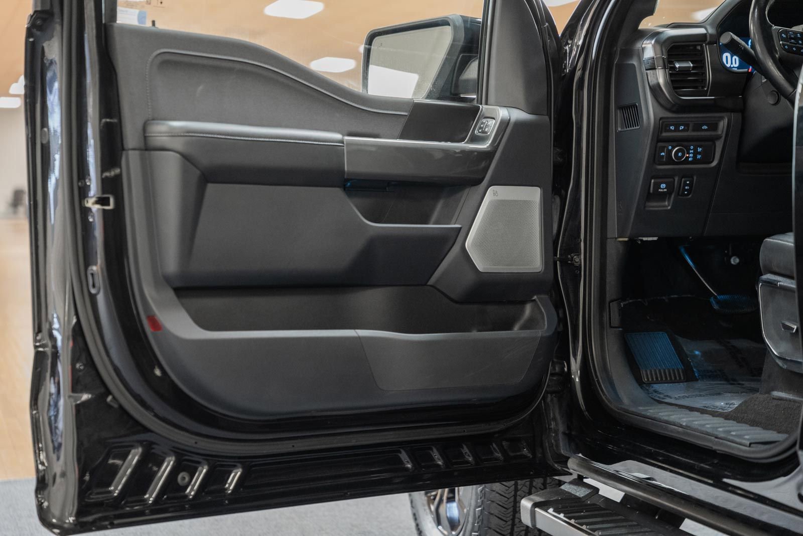 Certified 2022 Ford F150 Lariat w/ Equipment Group 502A High image 46