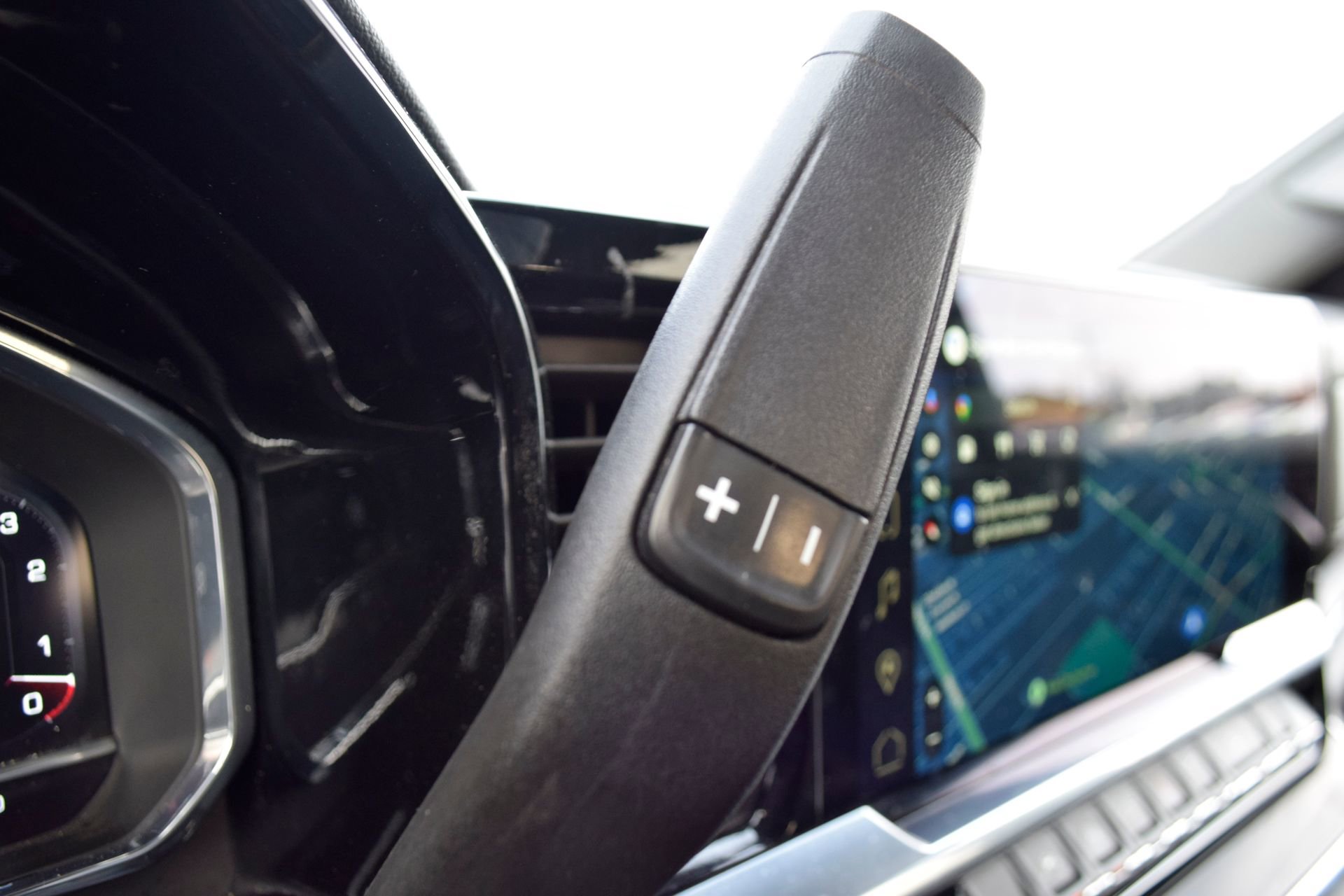 Used 2025 GMC Sierra 1500 SLT image 14