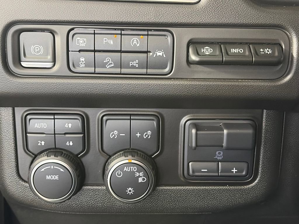 Used 2023 Chevrolet Tahoe Premier w/ Advanced Technology Package image 25