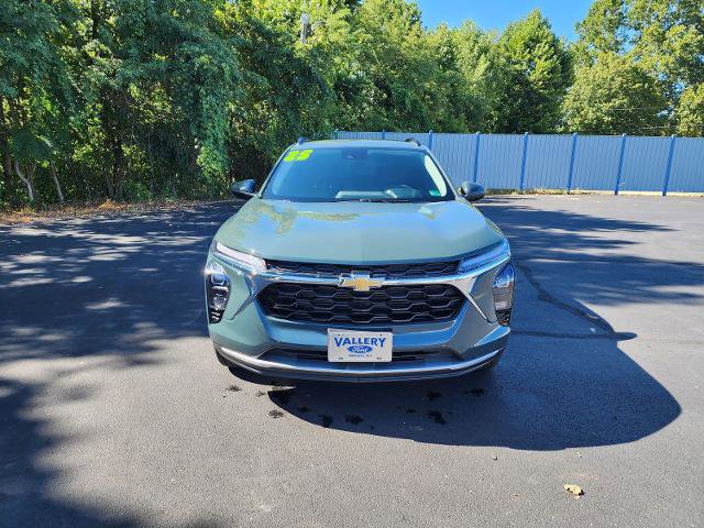 Used 2025 Chevrolet Trax LT FWD image 7