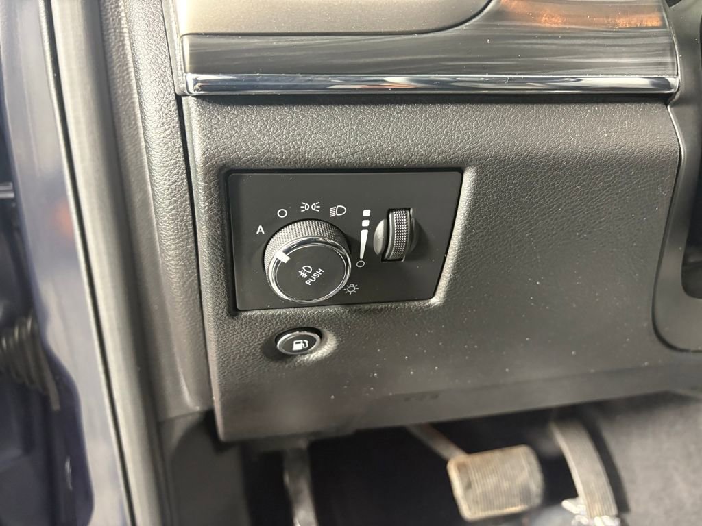 Used 2019 Jeep Grand Cherokee Limited w/ Luxury Group II image 14