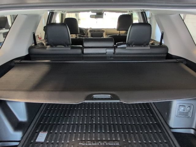 Used 2022 Toyota 4Runner SR5 Premium w/ Moonroof Package AWD/4WD image 32