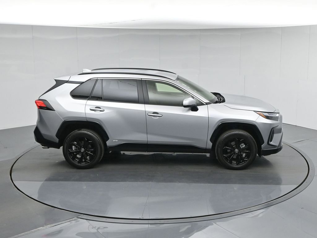 Used 2025 Toyota RAV4 SE image 42