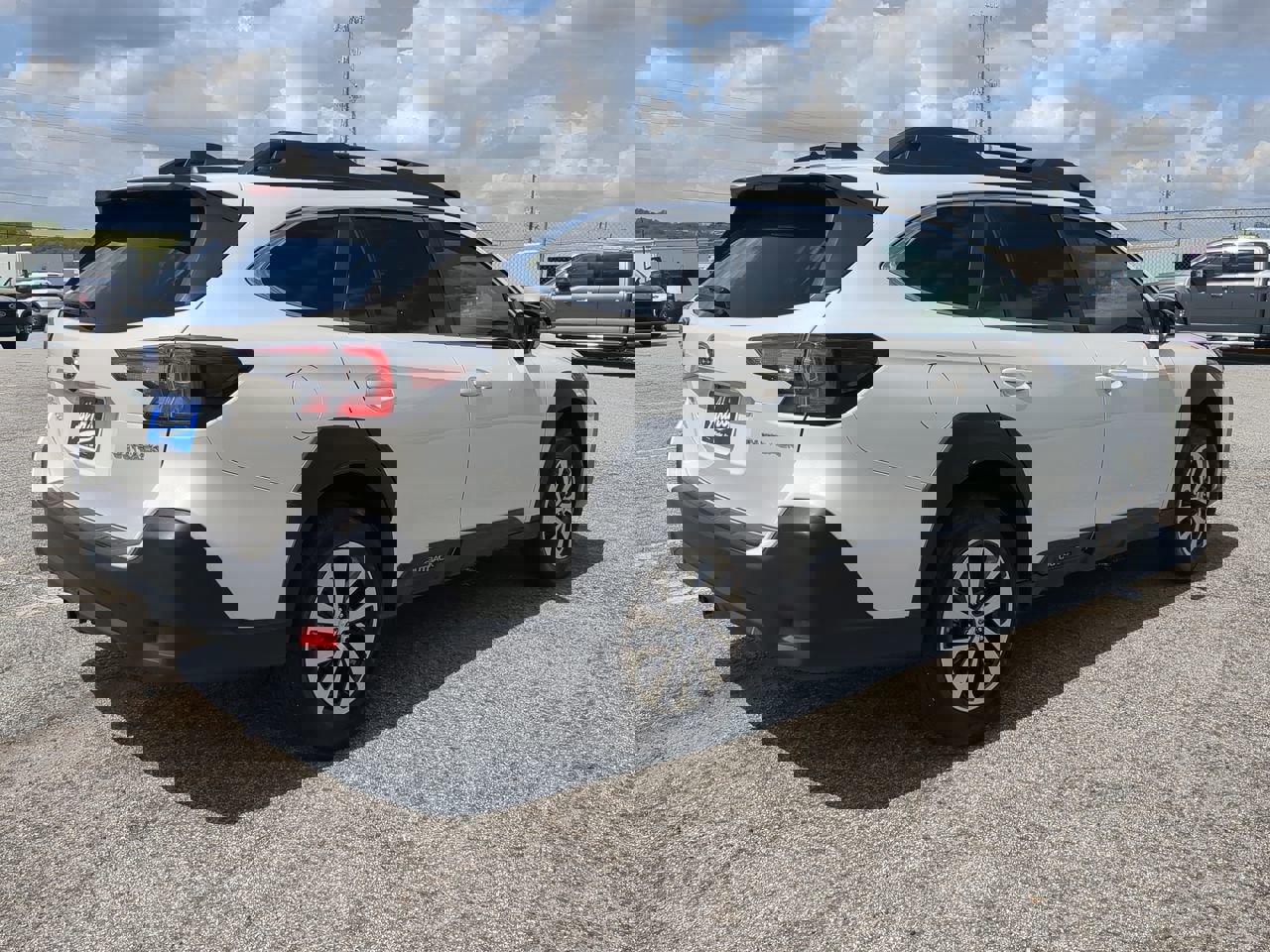 Used 2024 Subaru Outback Premium AWD/4WD image 4