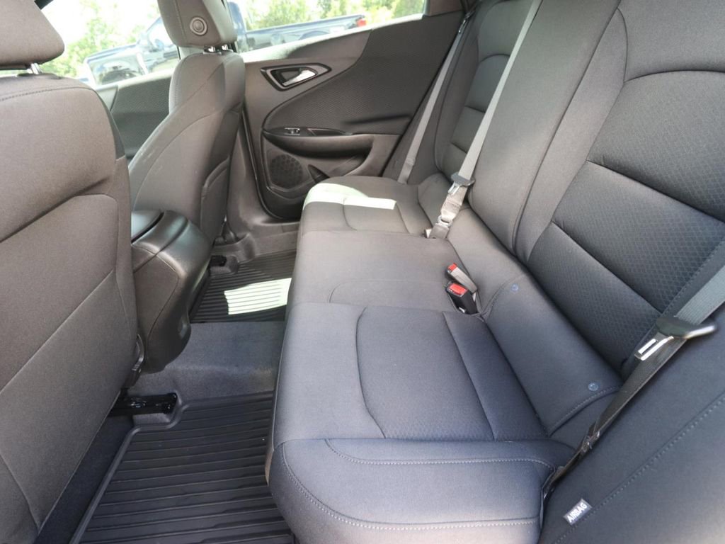 Used 2025 Chevrolet Malibu RS image 9