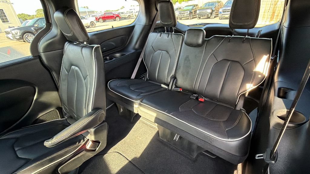 Used 2025 Chrysler Pacifica Limited FWD image 26