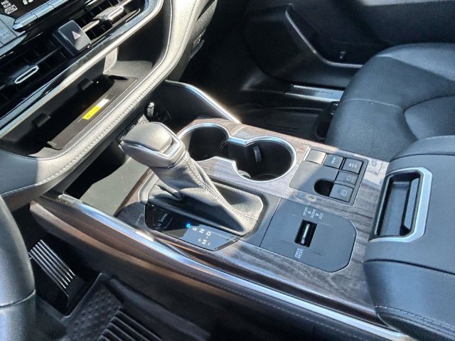 Used 2023 Toyota Highlander Platinum FWD image 24