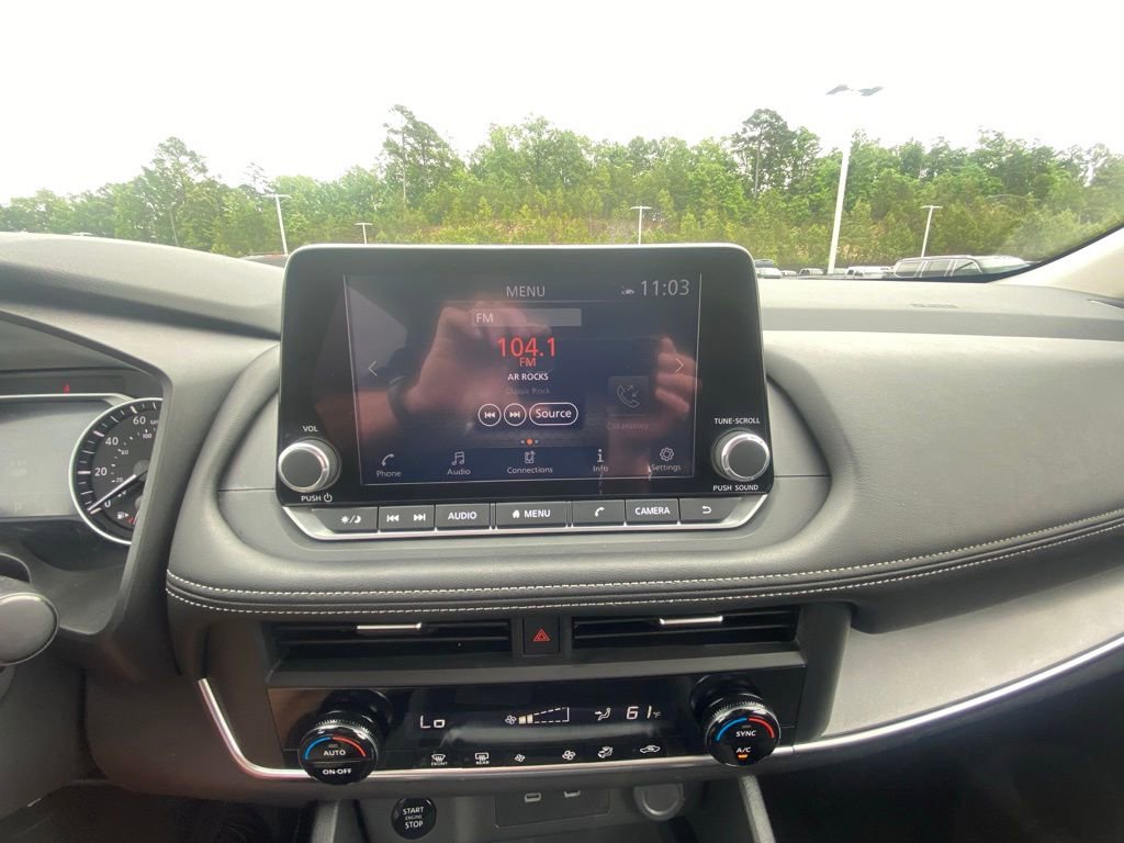 Used 2025 Nissan Rogue SV FWD image 15