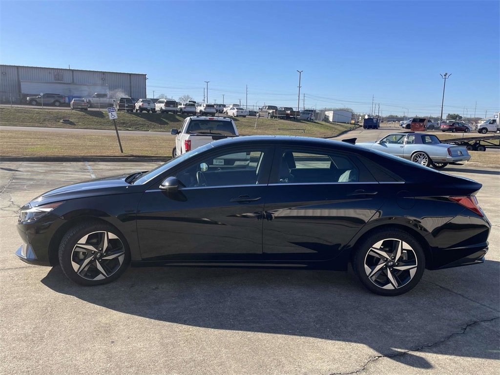 Used 2023 Hyundai Elantra Limited w/ Cargo Package image 2