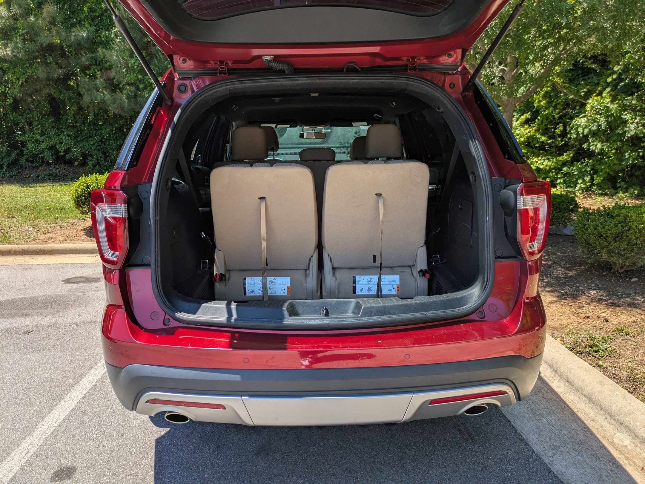 Certified 2017 Ford Explorer XLT FWD image 28
