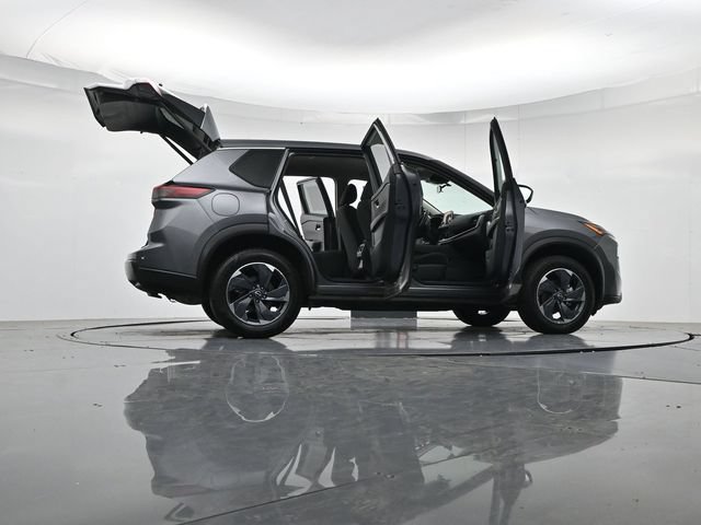 Used 2025 Nissan Rogue SV FWD image 52