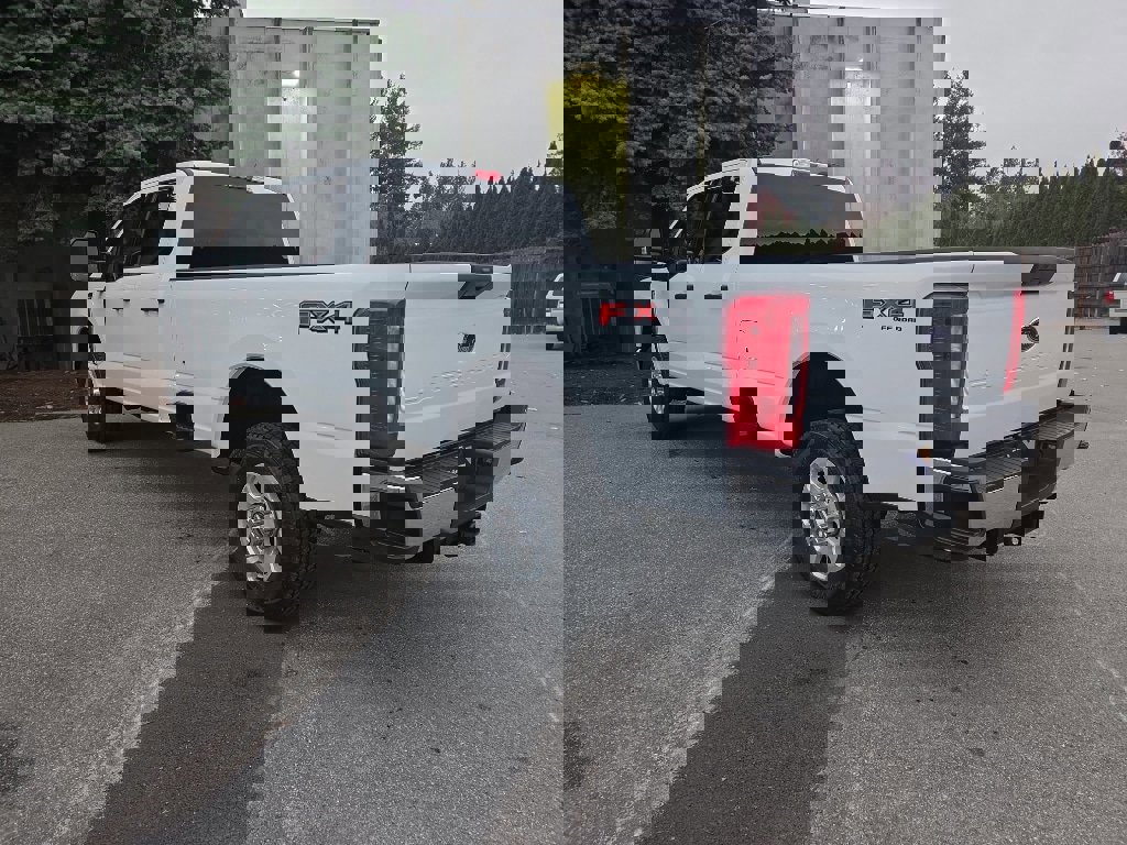 Certified 2024 Ford F350 XLT w/ FX4 Off-Road Package image 3