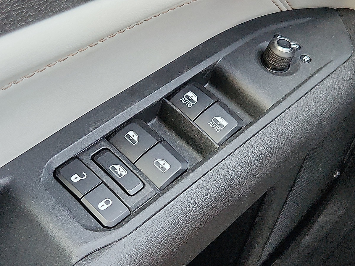 Used 2025 Jeep Compass Limited AWD/4WD image 29