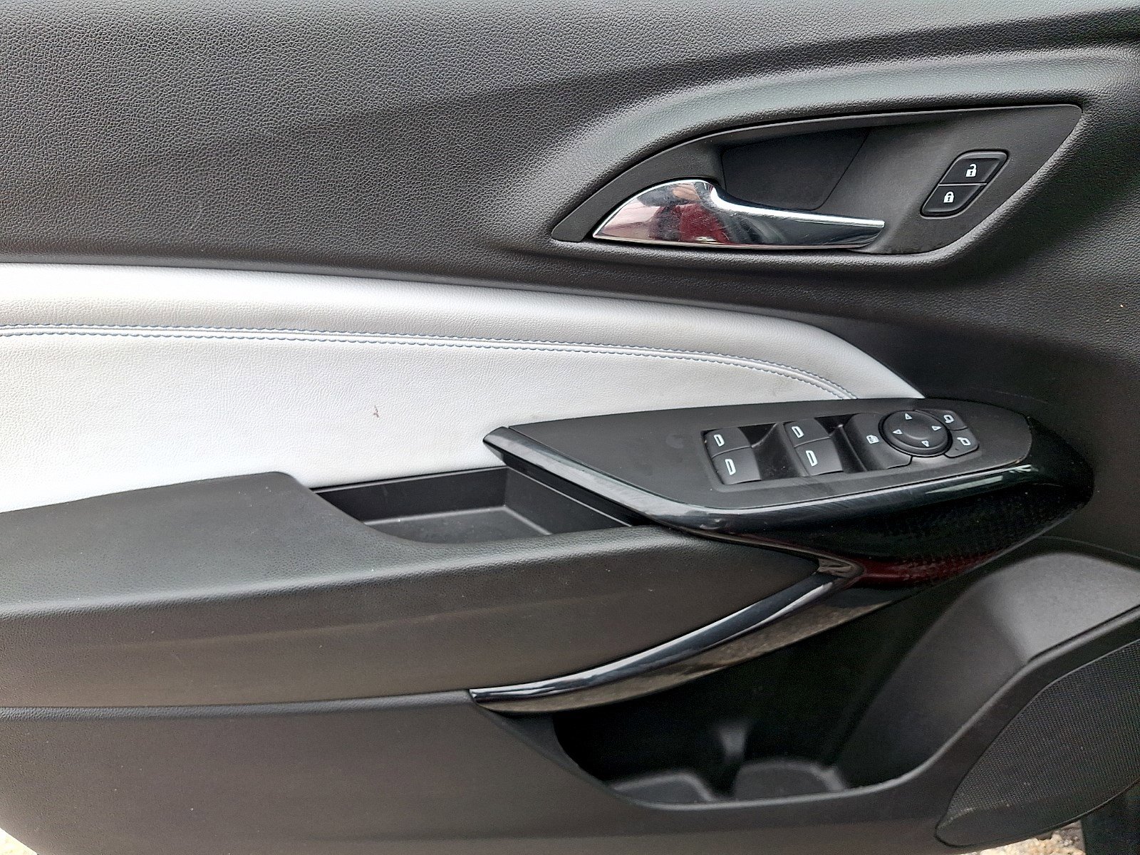 Used 2025 Chevrolet Trax LT image 11