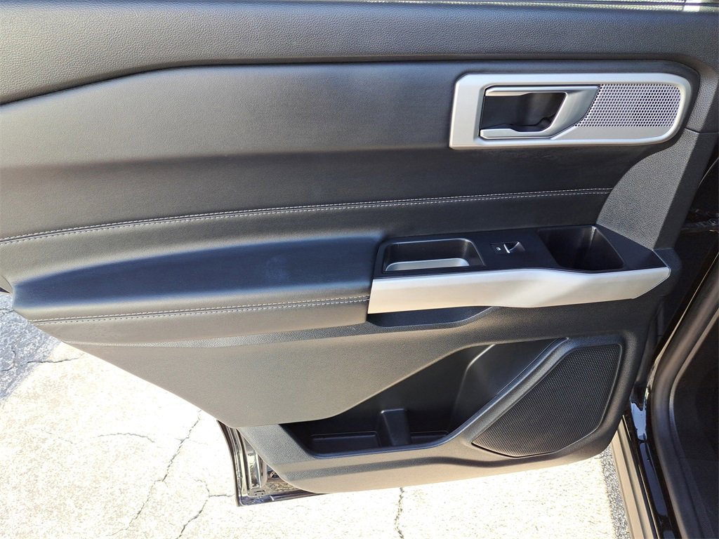 Certified 2022 Ford Explorer Limited w/ Equipment Group 301A image 7