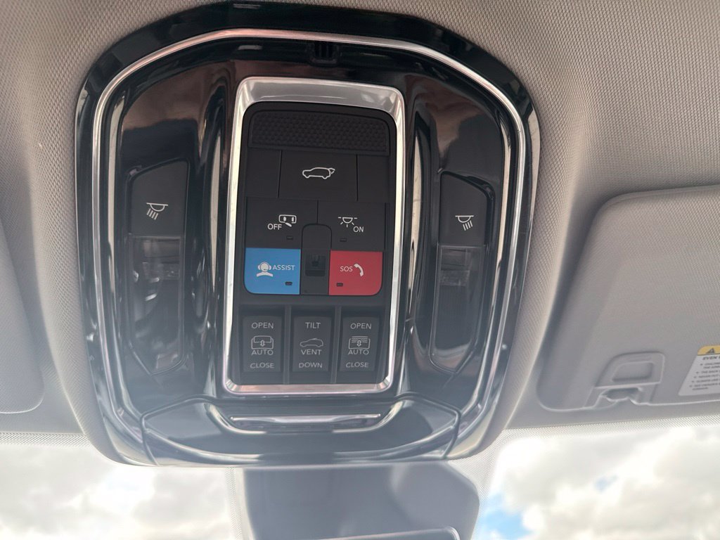 Used 2021 Jeep Grand Cherokee L Summit w/ Advanced Protech Group IV AWD/4WD image 30
