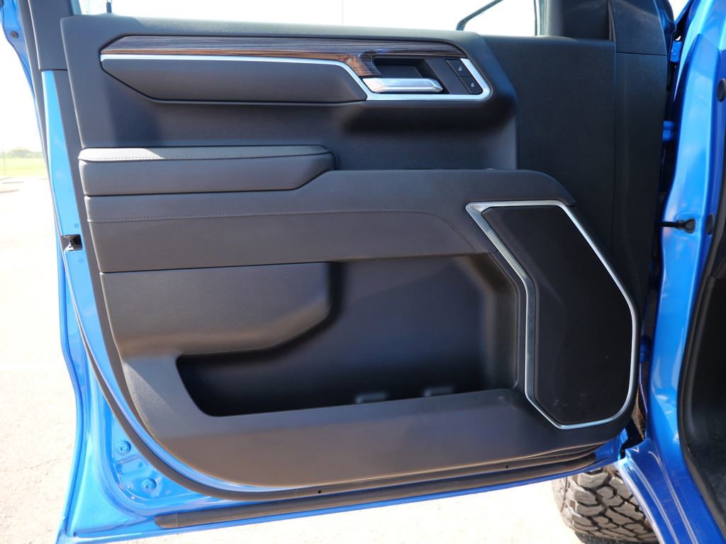 Used 2025 Chevrolet Silverado 1500 LT AWD/4WD image 12