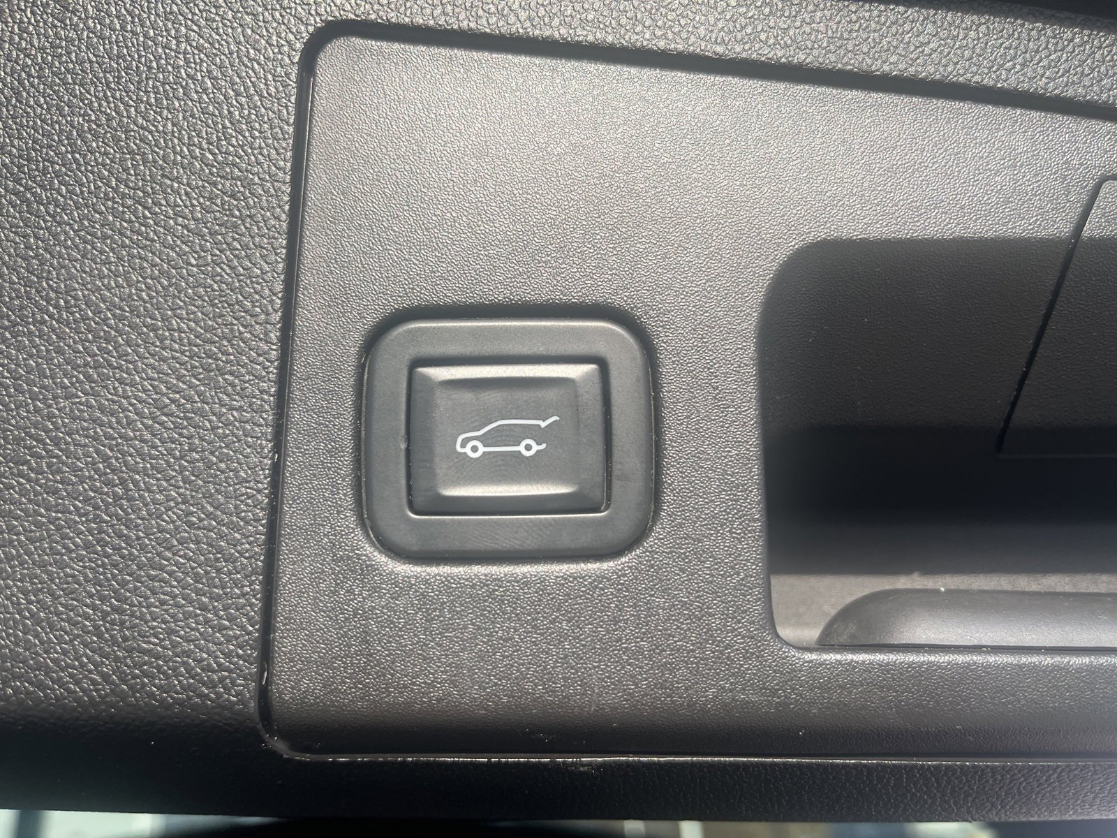 Used 2019 Cadillac XT4 Premium Luxury image 14